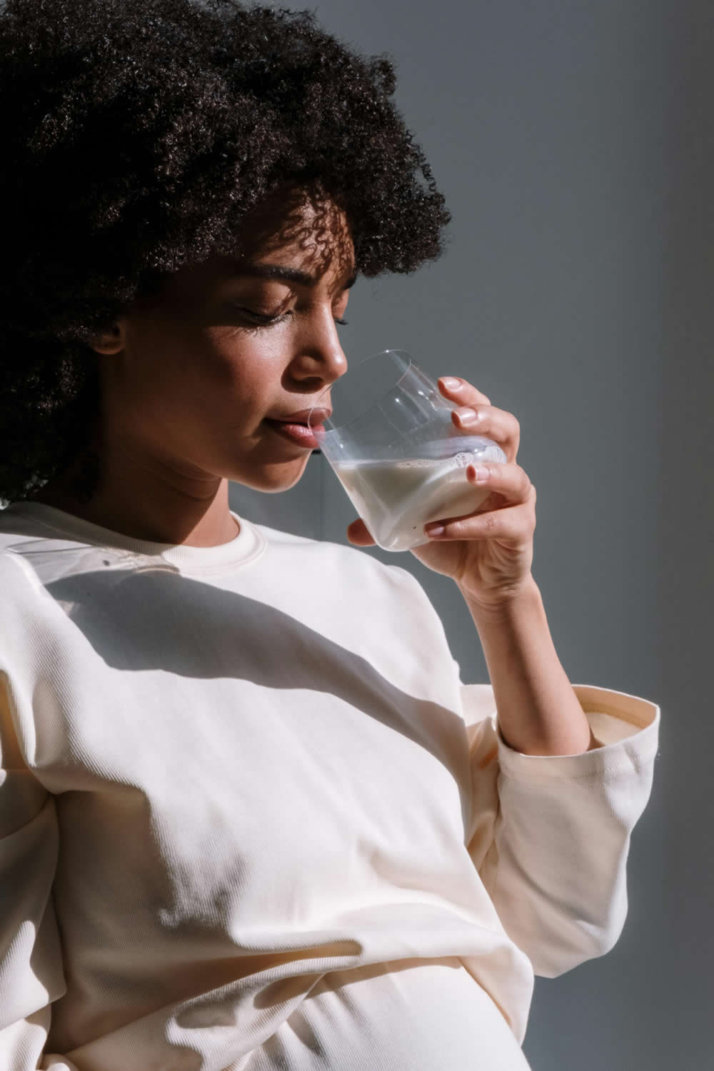 Benefícios de beber água com o estômago vazio
